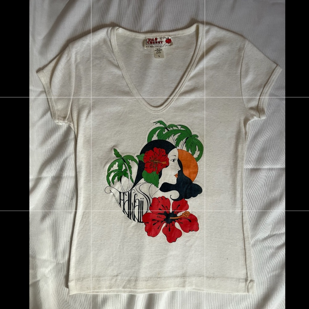 Authentic 1975 Vintage Women’s fitted tee with Grapic Design